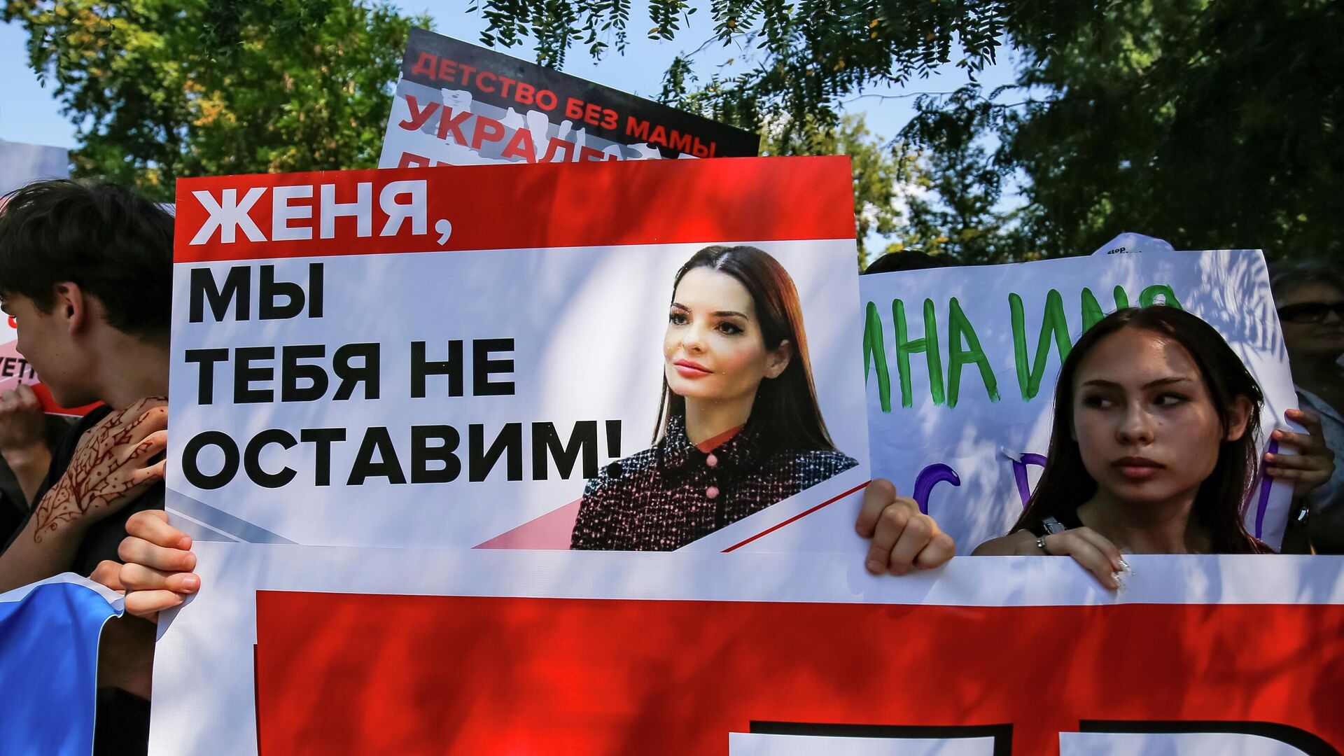 Сторонники Гуцул передали ей письма поддержки